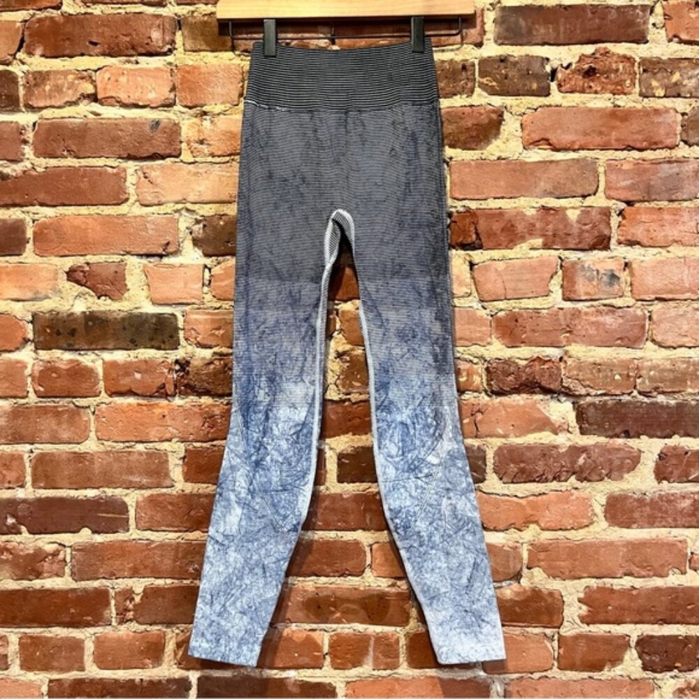 Lululemon Ebb to Train Tight *Wash White / Black / Luna Size 4